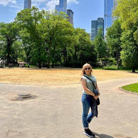 Meet your Posher, Sarah - Picture 1 of 2